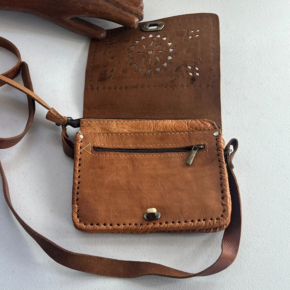 Handcrafted Leather Adjustable Shoulder Bag Tooled Floral Patterns - Picture 10 of 14